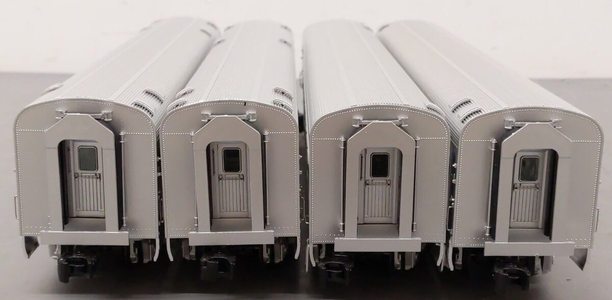 Lionel 2527190 O Lionel Lines 18'' Aluminum Passenger Car Set (Set of 4) EX/Box