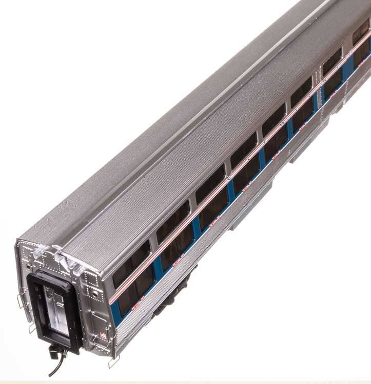 Walthers 920-11306 HO Amtrak VI Early 85' Budd Viewliner Sleeper with Decal RTR