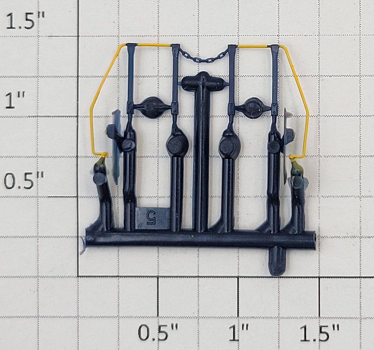 Athearn 67575 HO Blue and Yellow End Rail on Sprue