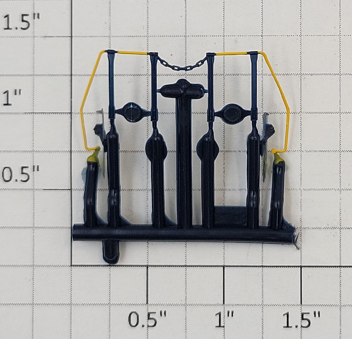 Athearn 67575 HO Blue and Yellow End Rail on Sprue