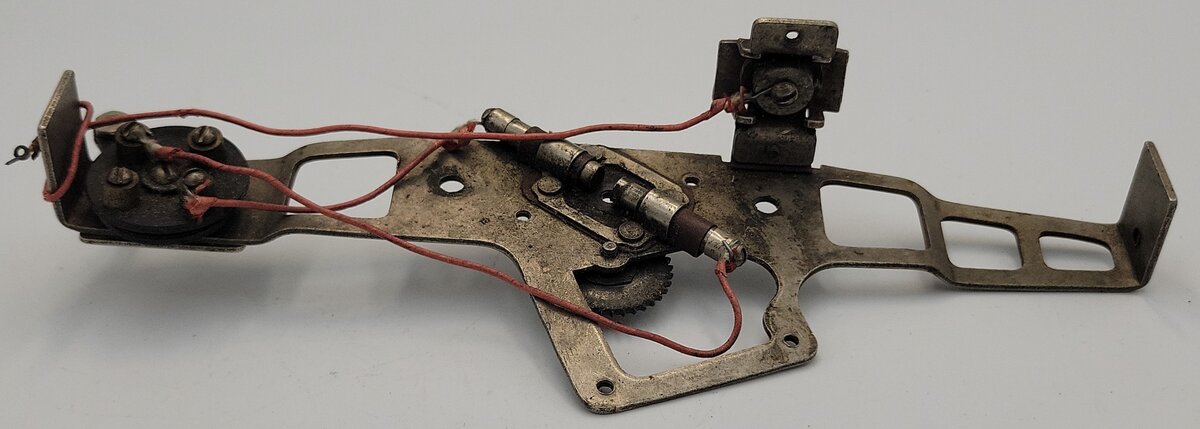 Lionel 33-20 Standard Gauge Electric Loco 0-4-0 Right Hand Motor Frame Side #33