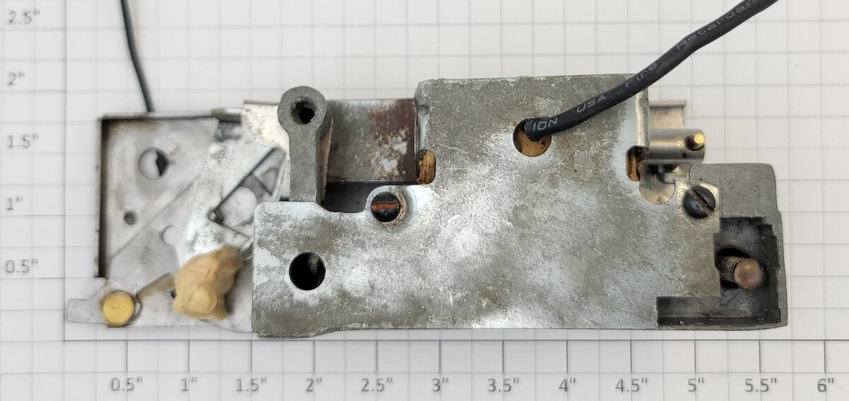 Lionel 3472-33 Milk Car Mechanism with Figure - Complete