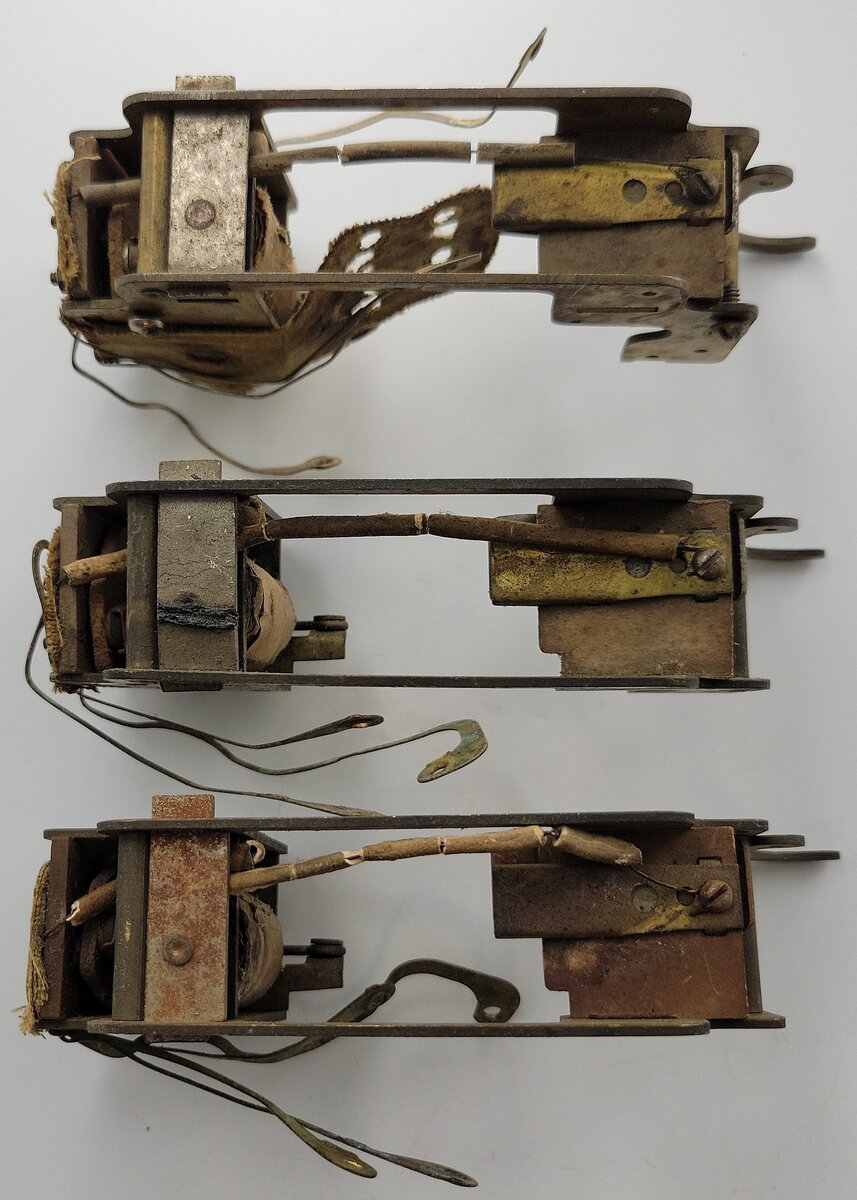 Lionel E-390E-6 Standard Gauge Brass Pendulum Electric Reverse Unit (Bag of 3)