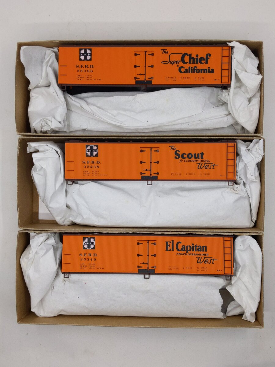 Accurail 3377 HO Scale Santa Fe 40' Wood Reefer Car Kit (Set of 3)