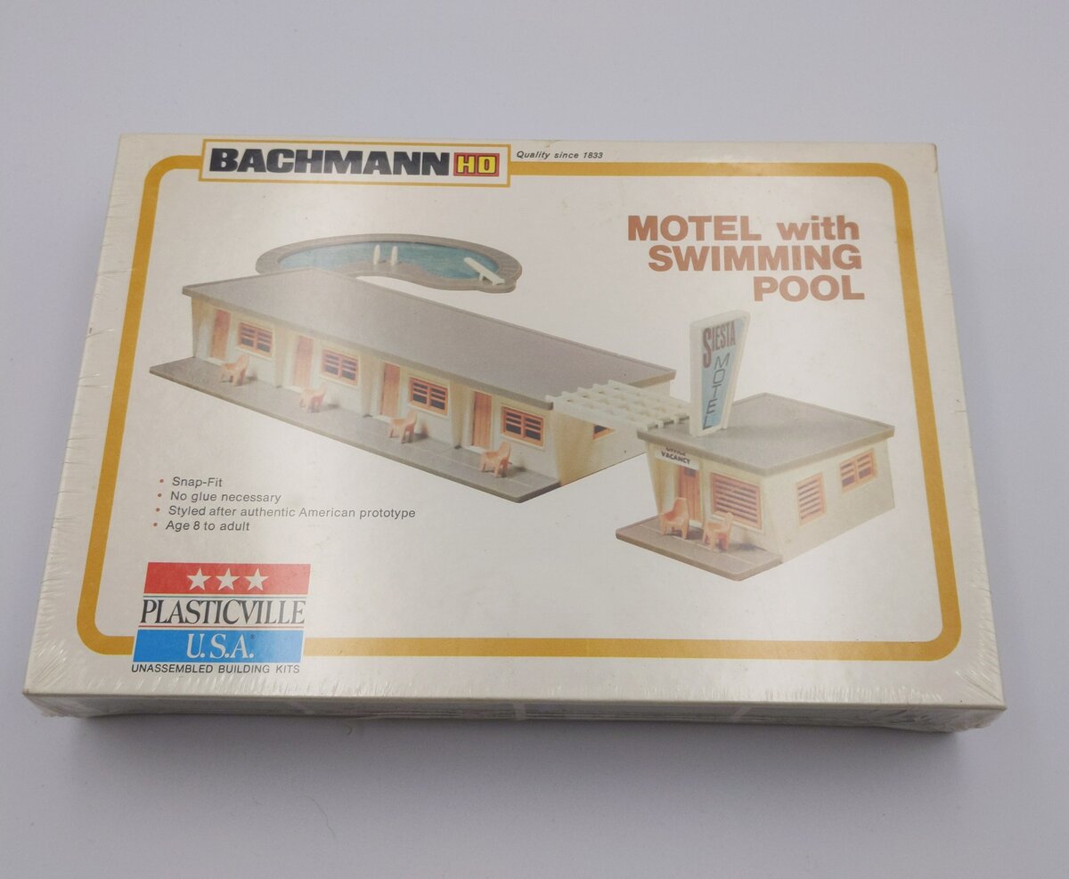 Bachmann 2903 HO Motel with Swimming Pool Building Kit