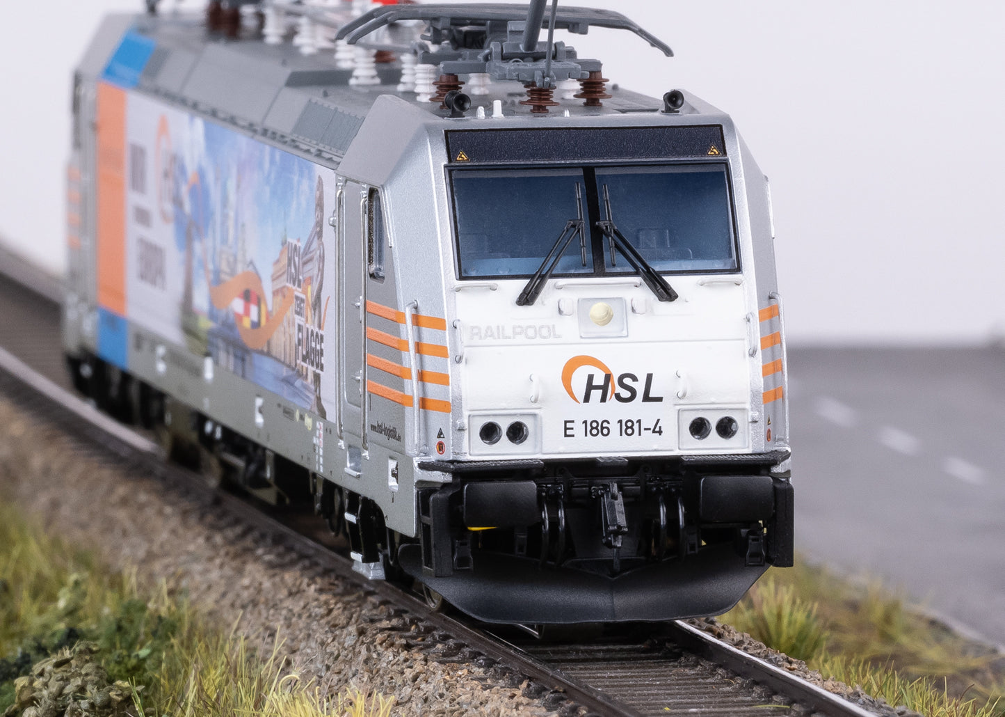 Marklin 38803 HO HSL - Wir verbinden Europa Class 186 Electric Locomotive