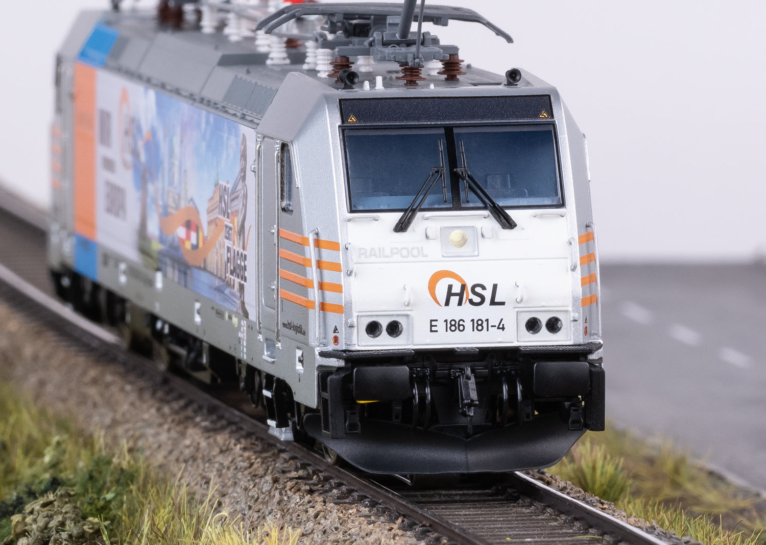 Marklin 38803 HO HSL - Wir verbinden Europa Class 186 Electric Locomotive