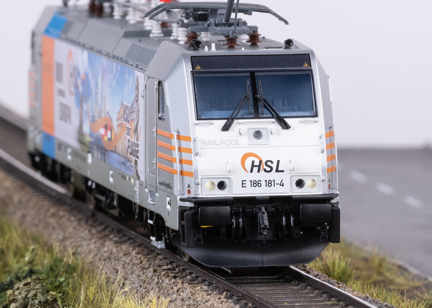 Marklin 38803 HO HSL - Wir verbinden Europa Class 186 Electric Locomotive