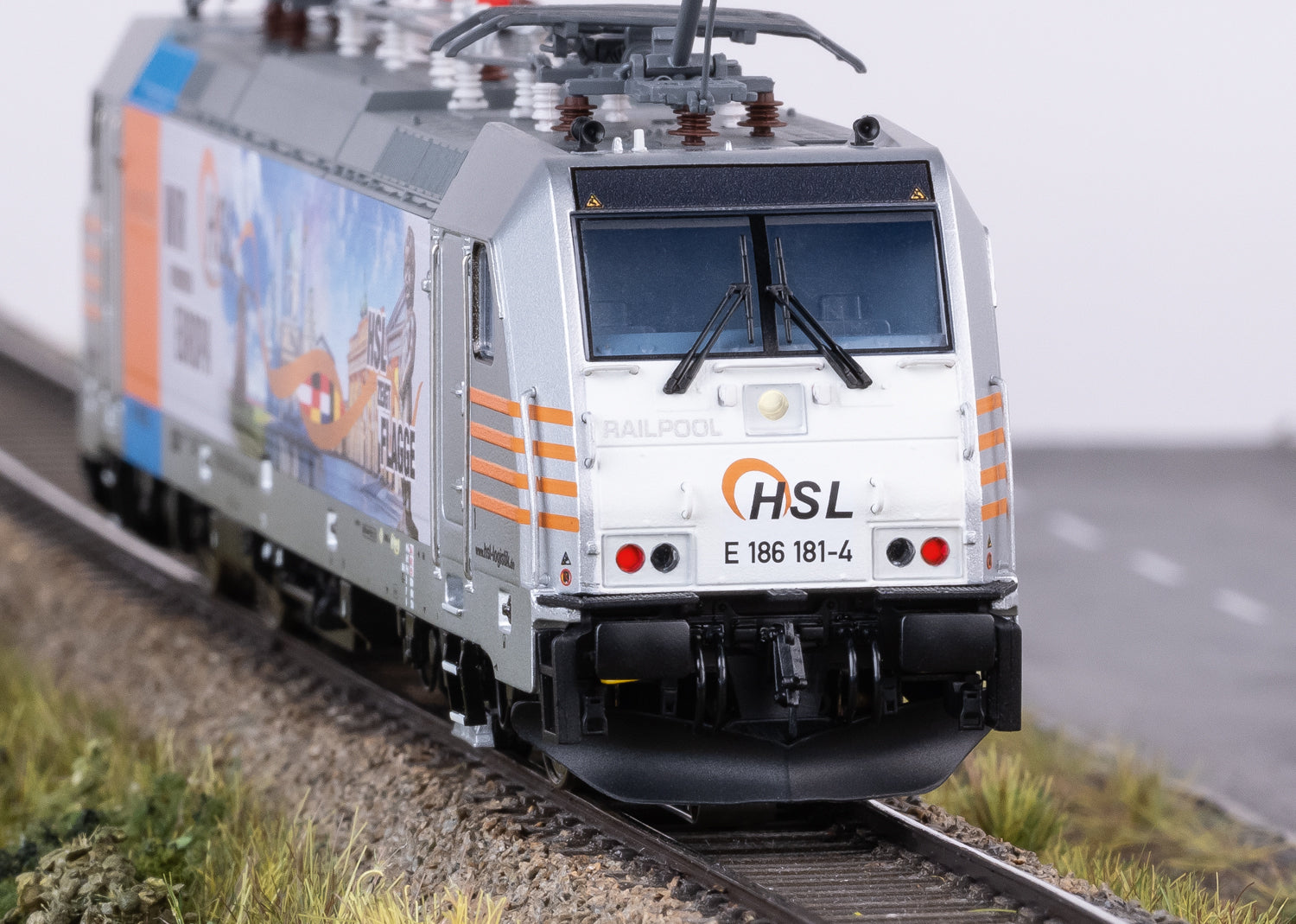Marklin 38803 HO HSL - Wir verbinden Europa Class 186 Electric Locomotive