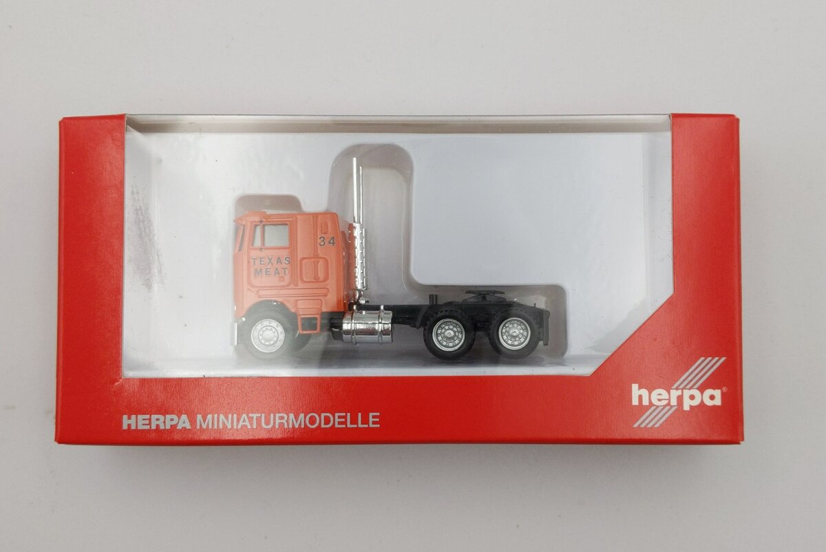 Herpa 25246 HO Cherokee Freight Lines Peterbilt 362E Cabover Orange