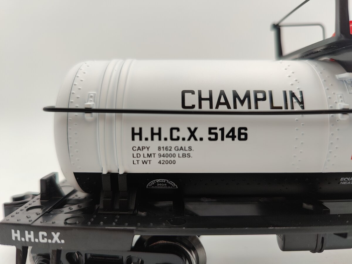RMT 96899-37 "Gas & Oil Legends" O Champlin Oil Tank Car