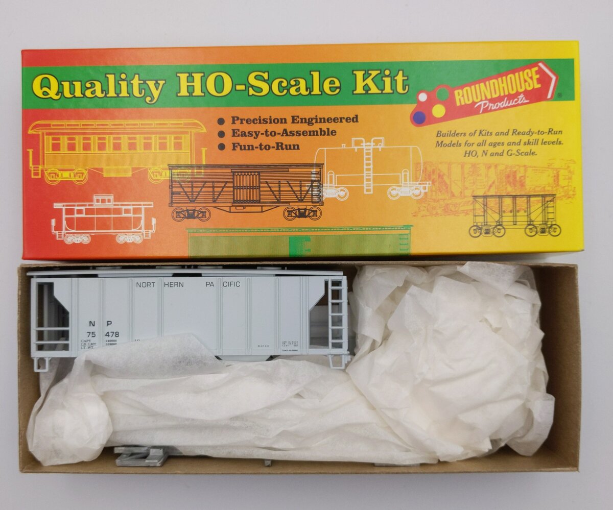Roundhouse 02076 HO Northern Pacific 34' 2-Bay Covered Hopper Kit #75478