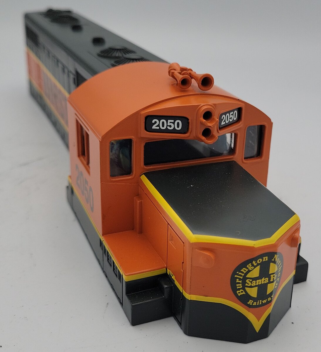 Athearn 82171-2 BNSF LionChief Plus GP20 Diesel #2050