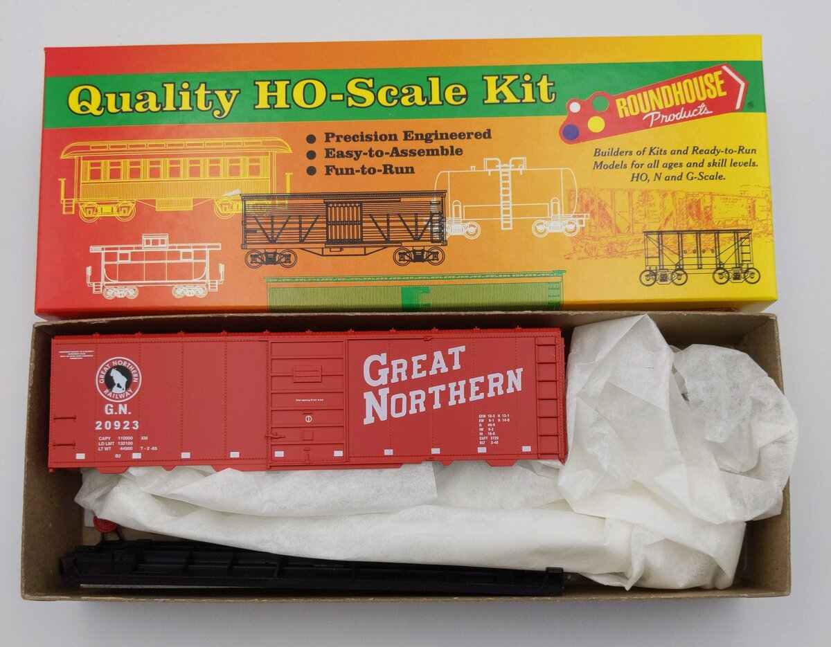Roundhouse 07995 HO Great Northern 40' Door Boxcar Kit #20923