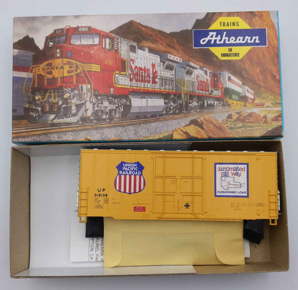 Athearn 1966 HO Union Pacific 40' Hi-Cube Boxcar Kit