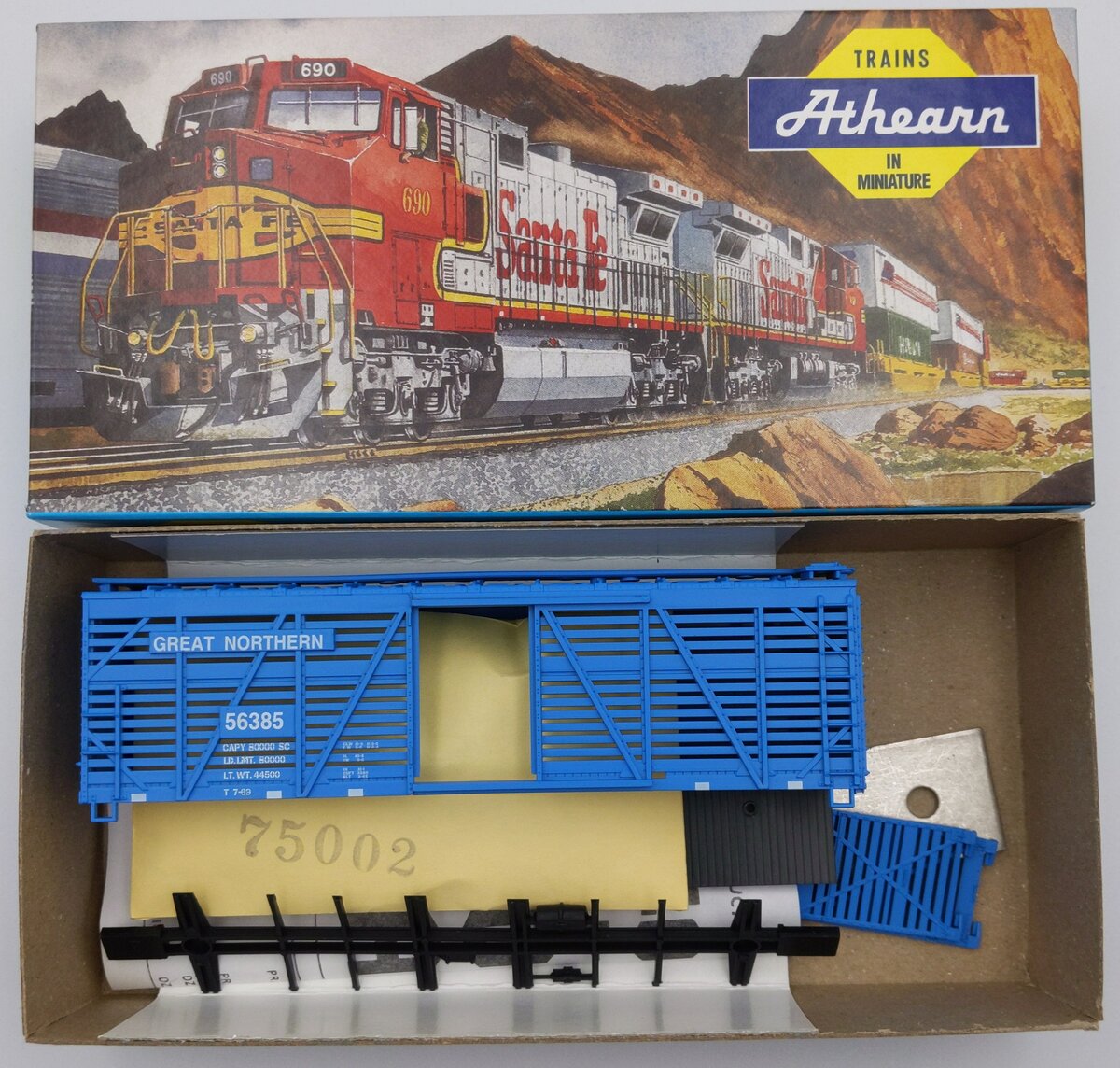 Athearn 01768 HO Great Northern 40' Stock Car Kit