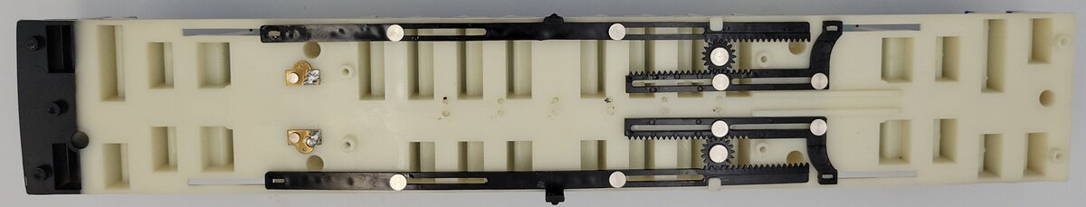 Lionel 81474-9 Light Blue Powered Interior Insert with Manual Door Linkage