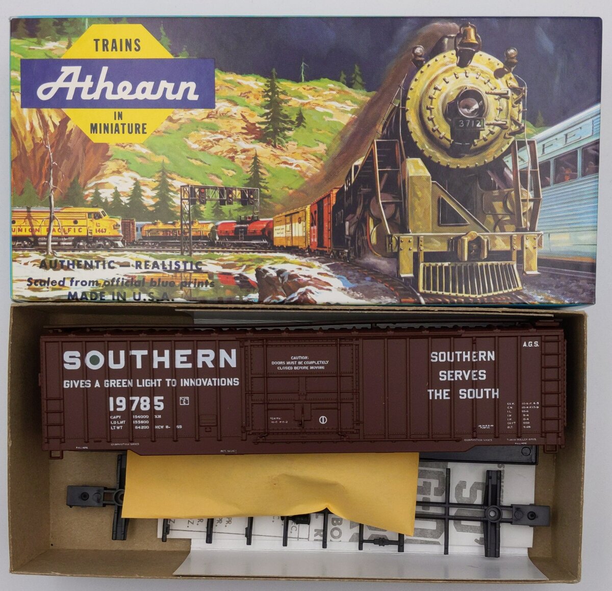 Athearn 1345 HO Southern 50' Plug Door Boxcar Kit