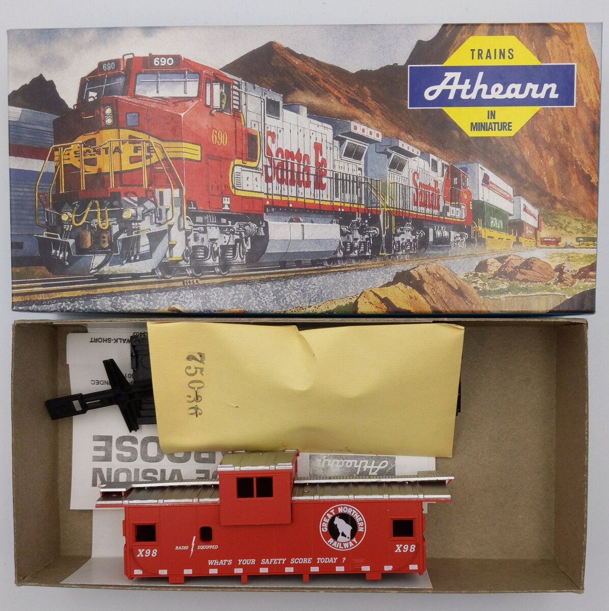 Athearn 5376 HO Great Northern Wide Vision Caboose Kit