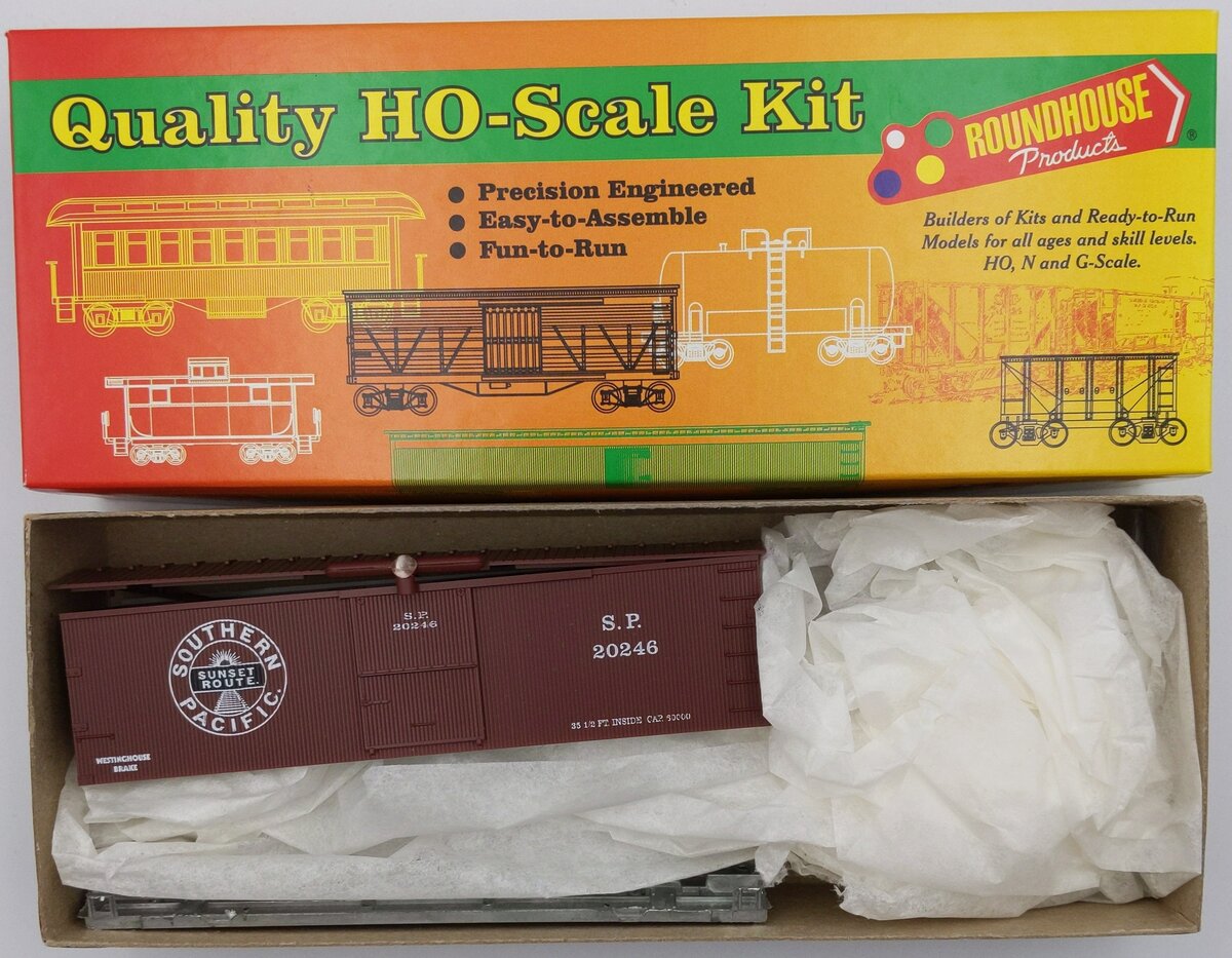 Roundhouse 03281 HO Southern Pacific 36' Old Time Boxcar Kit
