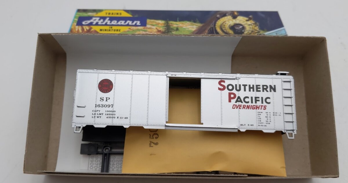 Athearn 1140-3 HO Bev-Bel Southern Pacific Overnigh 40' Boxcar Pre 1950 Kit