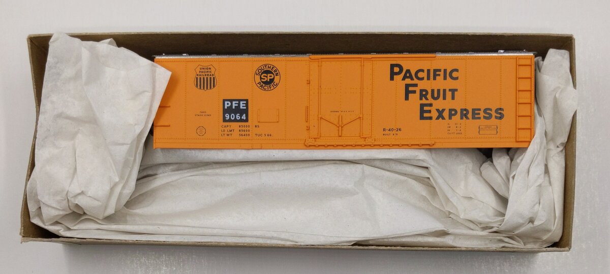 Accurail 8515 HO Scale Pacific Fruit Express 40' Steel Reefer Road #: 9064