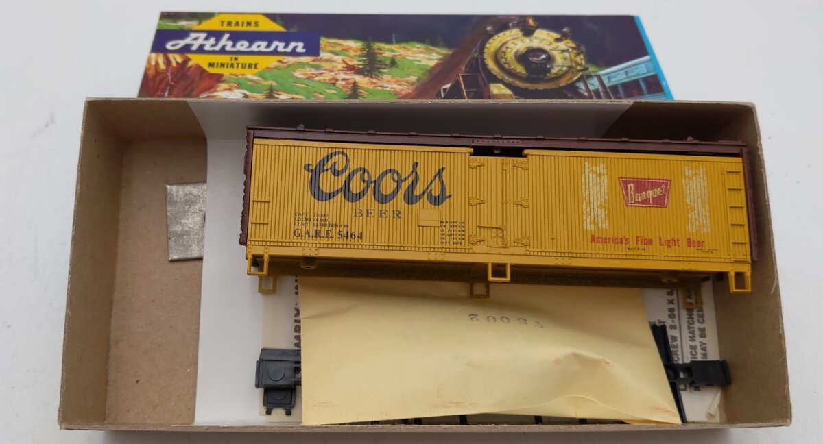 Athearn 5203 HO Scale Coors Beer Blue Box 40' Wood Reefer # 5464 Kit