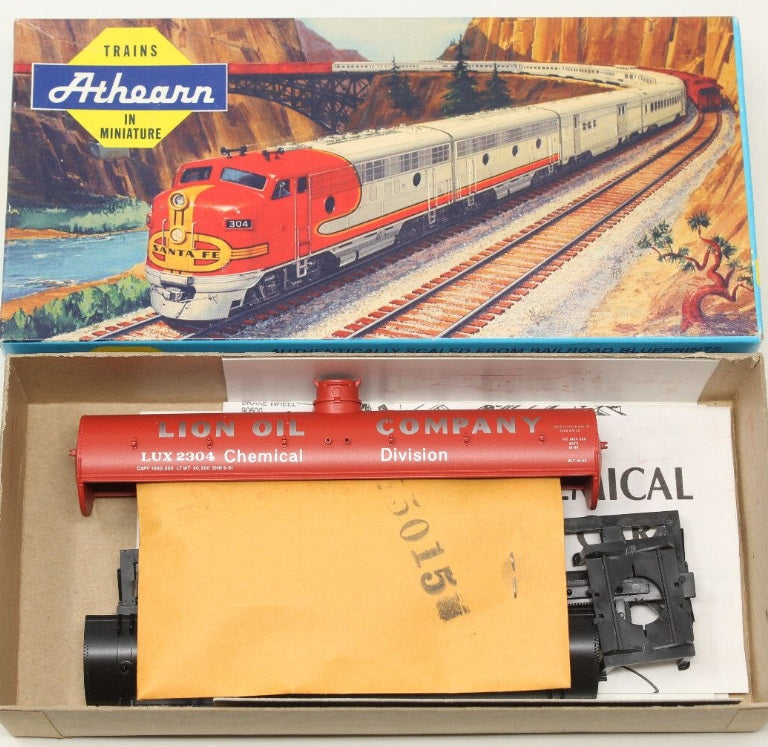 Athearn 1559 HO Chem Tank Car 40' Lion Oil Chemical LUX Road # 2304 Kit