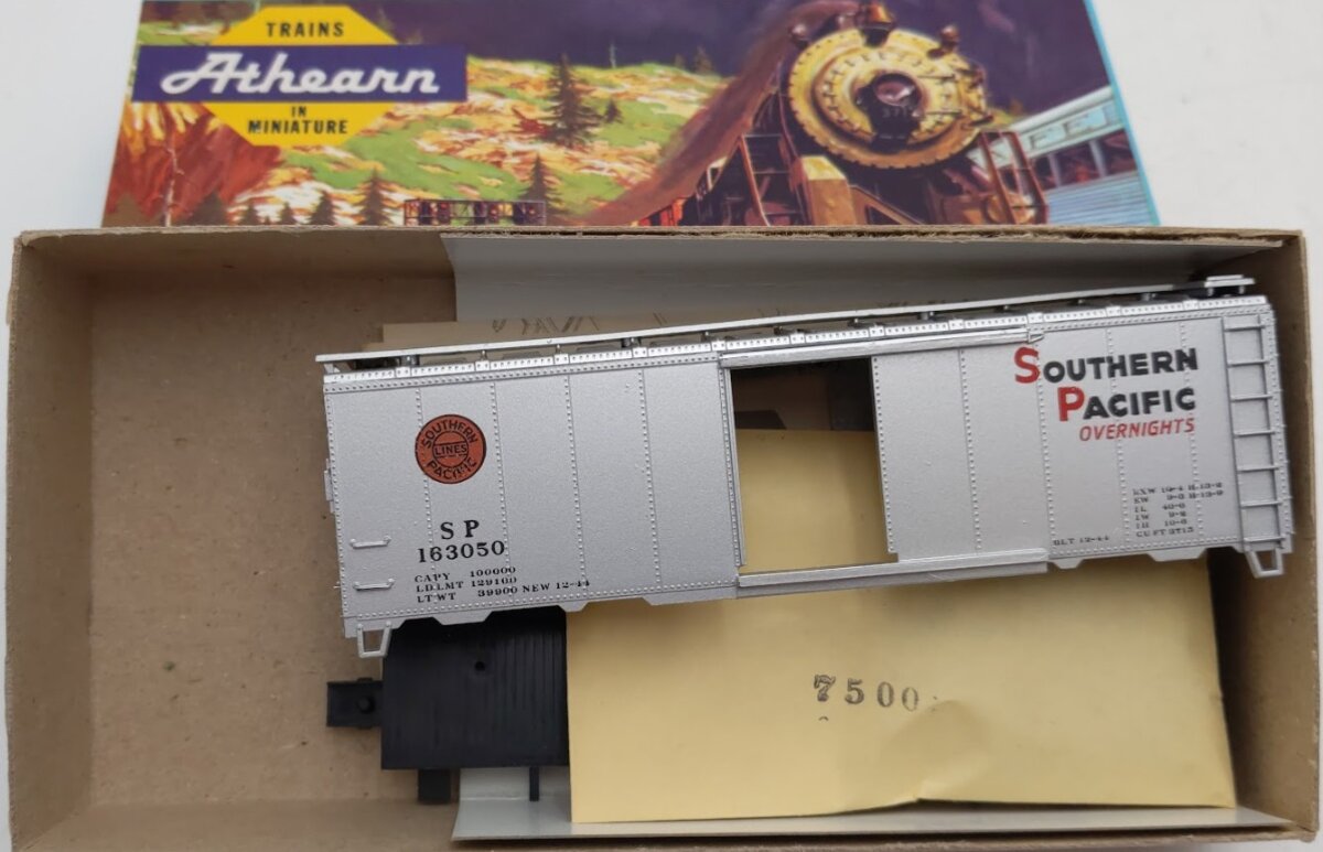 Athearn 1140 HO Bev-Bel Southern Pacific Overnigh 40' Boxcar Road # 163050 Kit