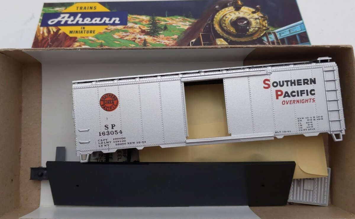 Athearn 1140-1 Bev Bel Corp Southern Pacific Overnights 40' Boxcar Kit