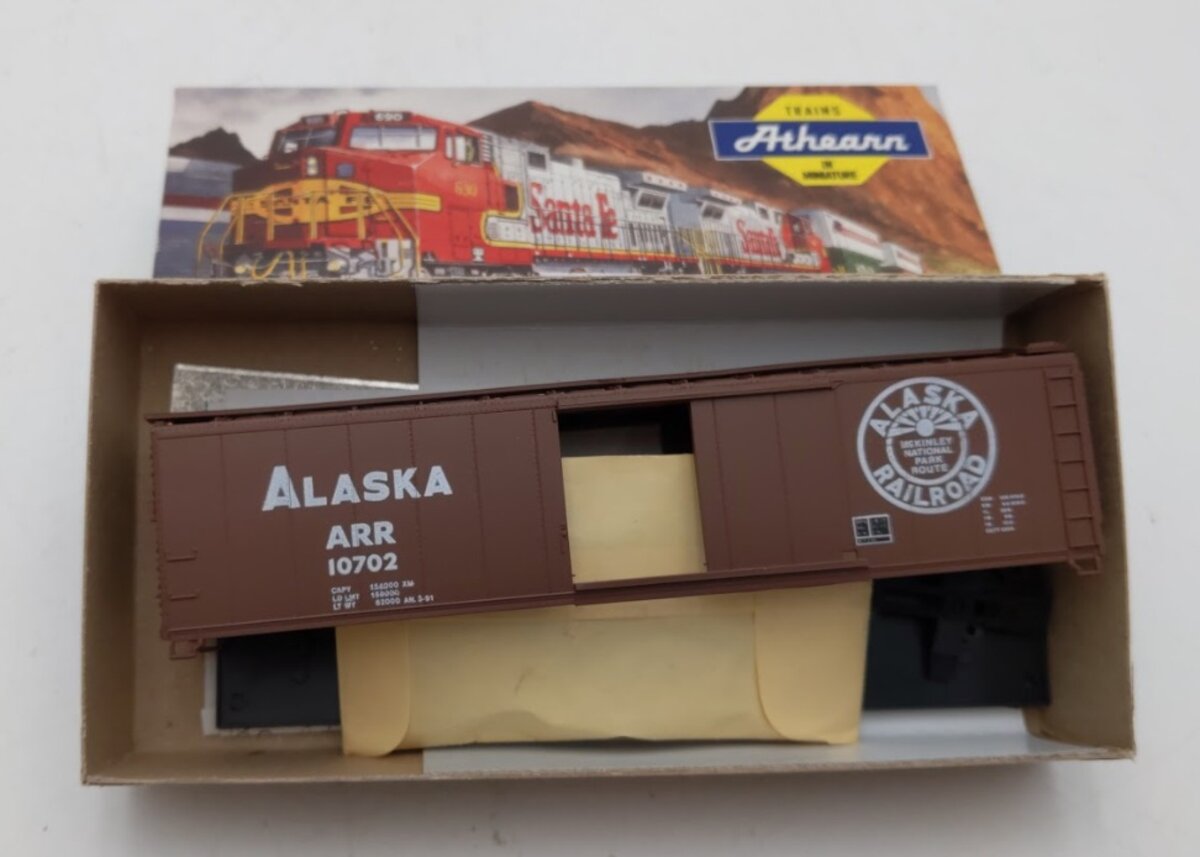 Athearn 2241-1 HO Bev-Bel Alaska Railroad 50'Steel Single Door Boxcar #10702 Kit