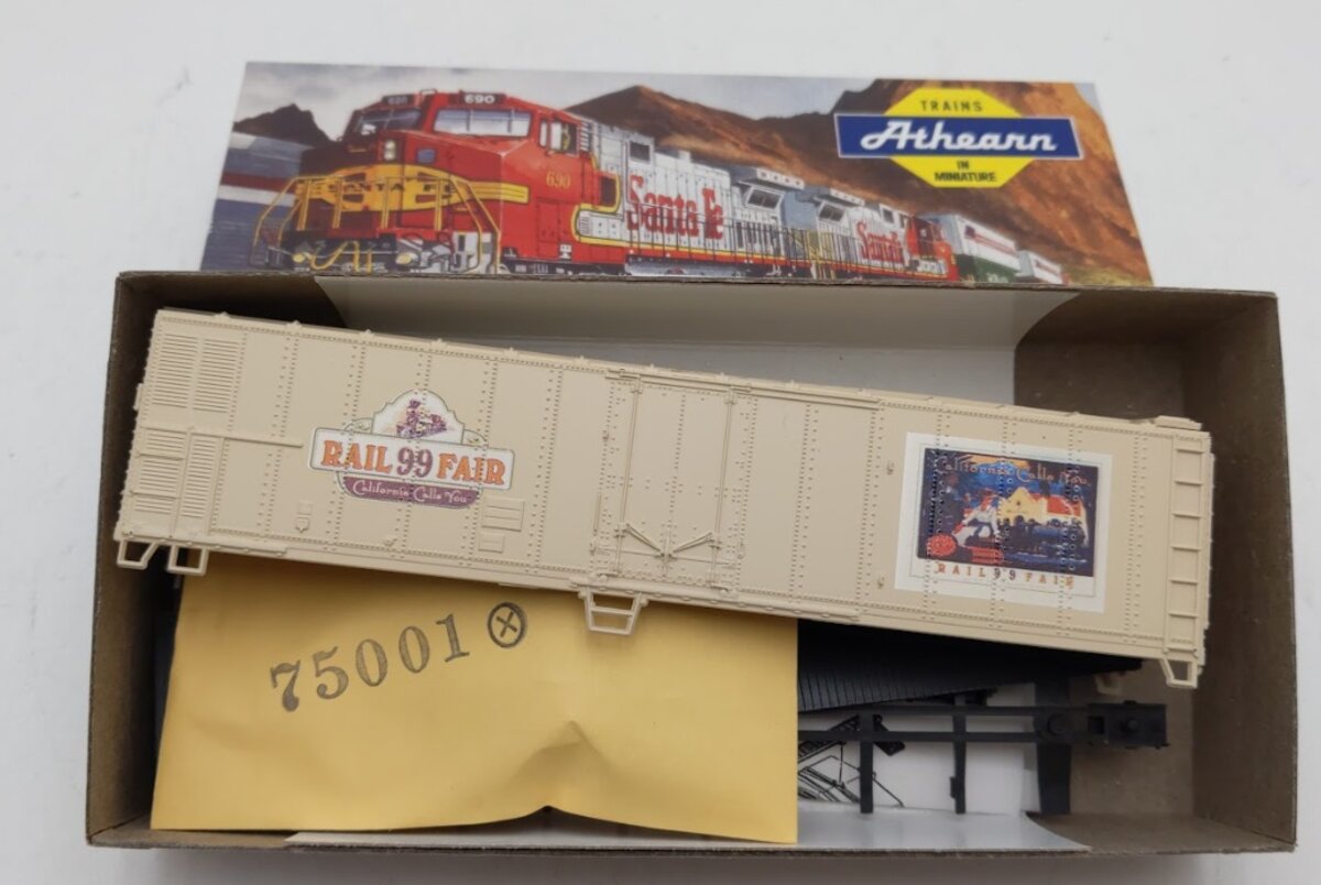 Athearn 1999 HO Scale Railfair 50' Plug Door Box Car Kit