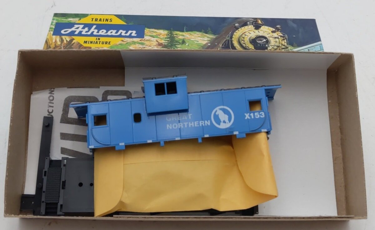 Athearn X153 HO Blue Great Northern Bay Window Caboose Kit