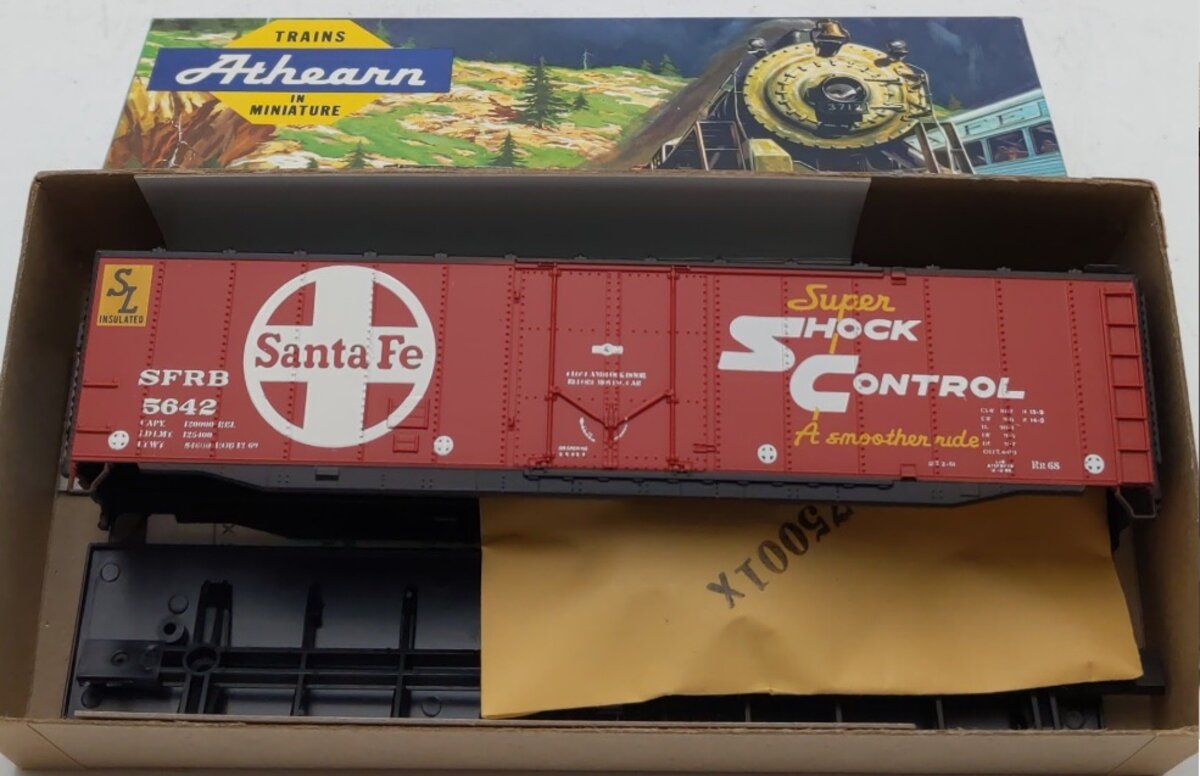 Athearn 1325 HO Scale 50' Santa Fe Plug Door Boxcar # 5642 Kit
