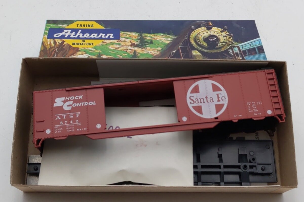 Athearn 1317 HO A.T.S.F. Santa Fe 50' Double Door Boxcar # 8742 Kit