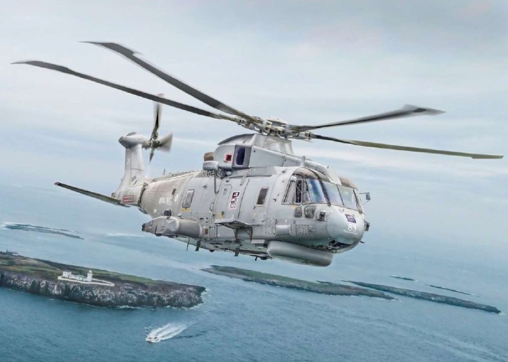 Italeri 1486 1:72 AW101 Merlin HM.1 Helicopter Plastic Model Kit