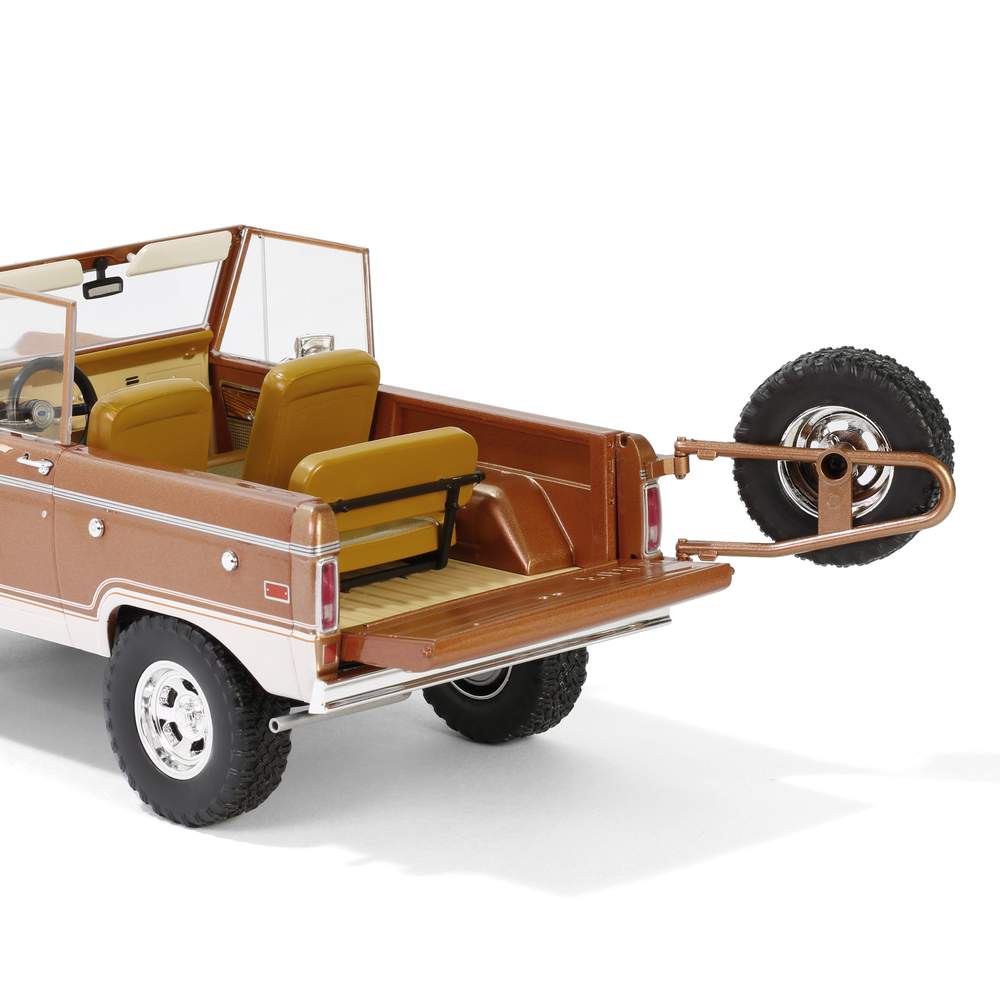 Greenlight Collectibles 19144 1:18 Hot Ginger Metallic 1973 Ford Bronco Ranger