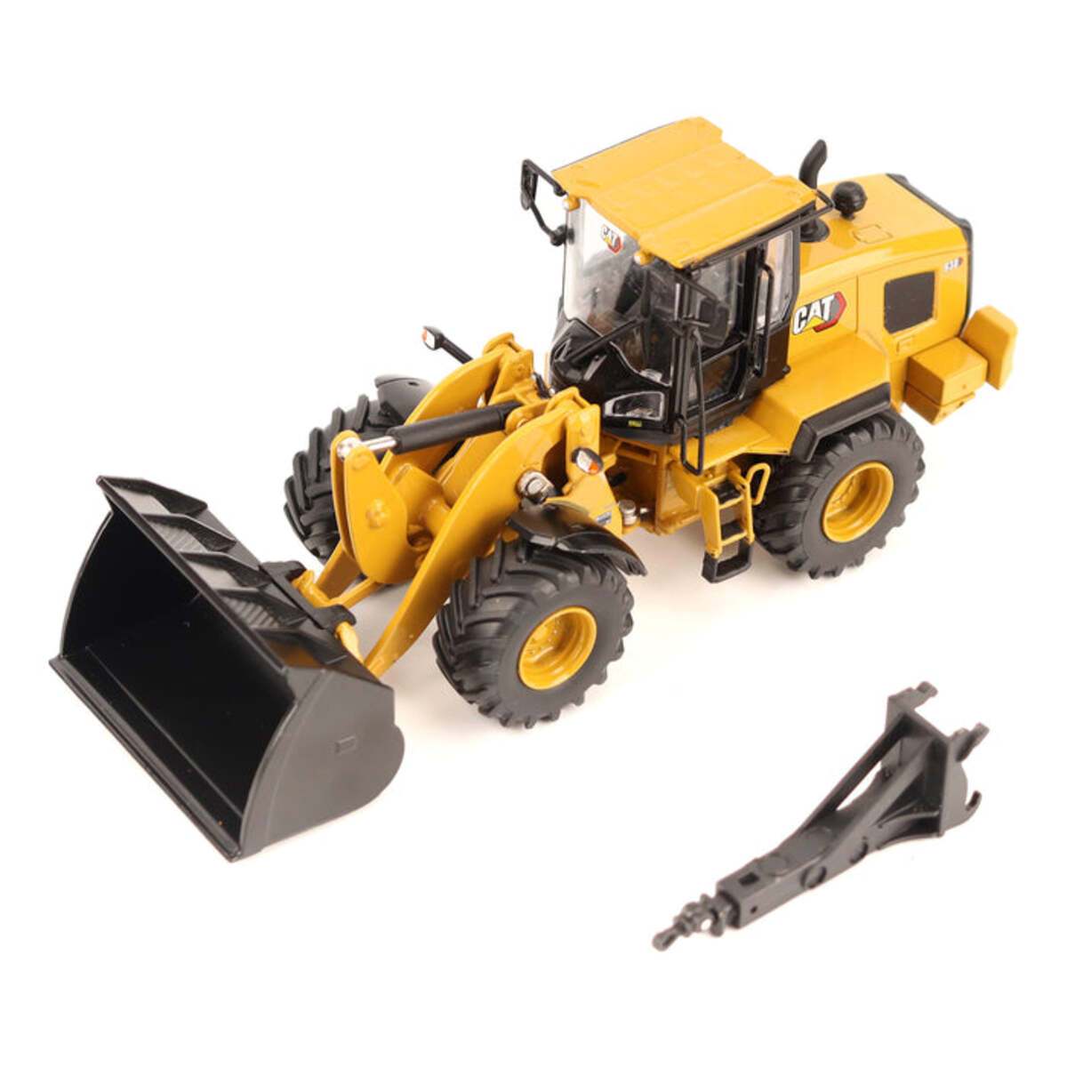 DieCast Masters 85782 1:50 Caterpillar 938 Wheel Loader with Operator