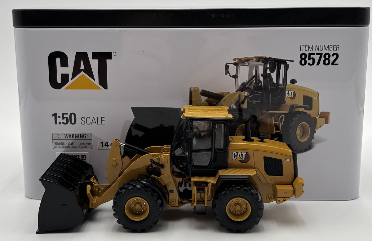 DieCast Masters 85782 1:50 Caterpillar 938 Wheel Loader with Operator