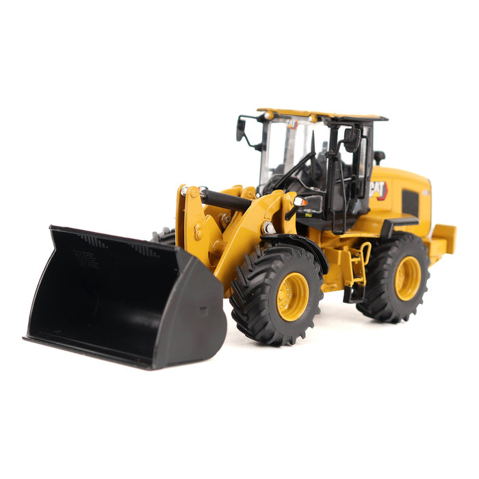 DieCast Masters 85782 1:50 Caterpillar 938 Wheel Loader with Operator