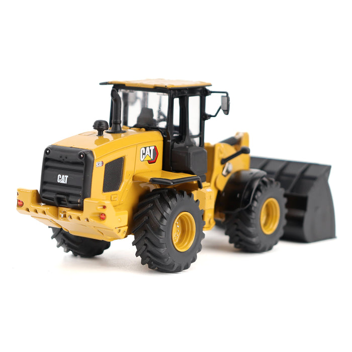 DieCast Masters 85782 1:50 Caterpillar 938 Wheel Loader with Operator