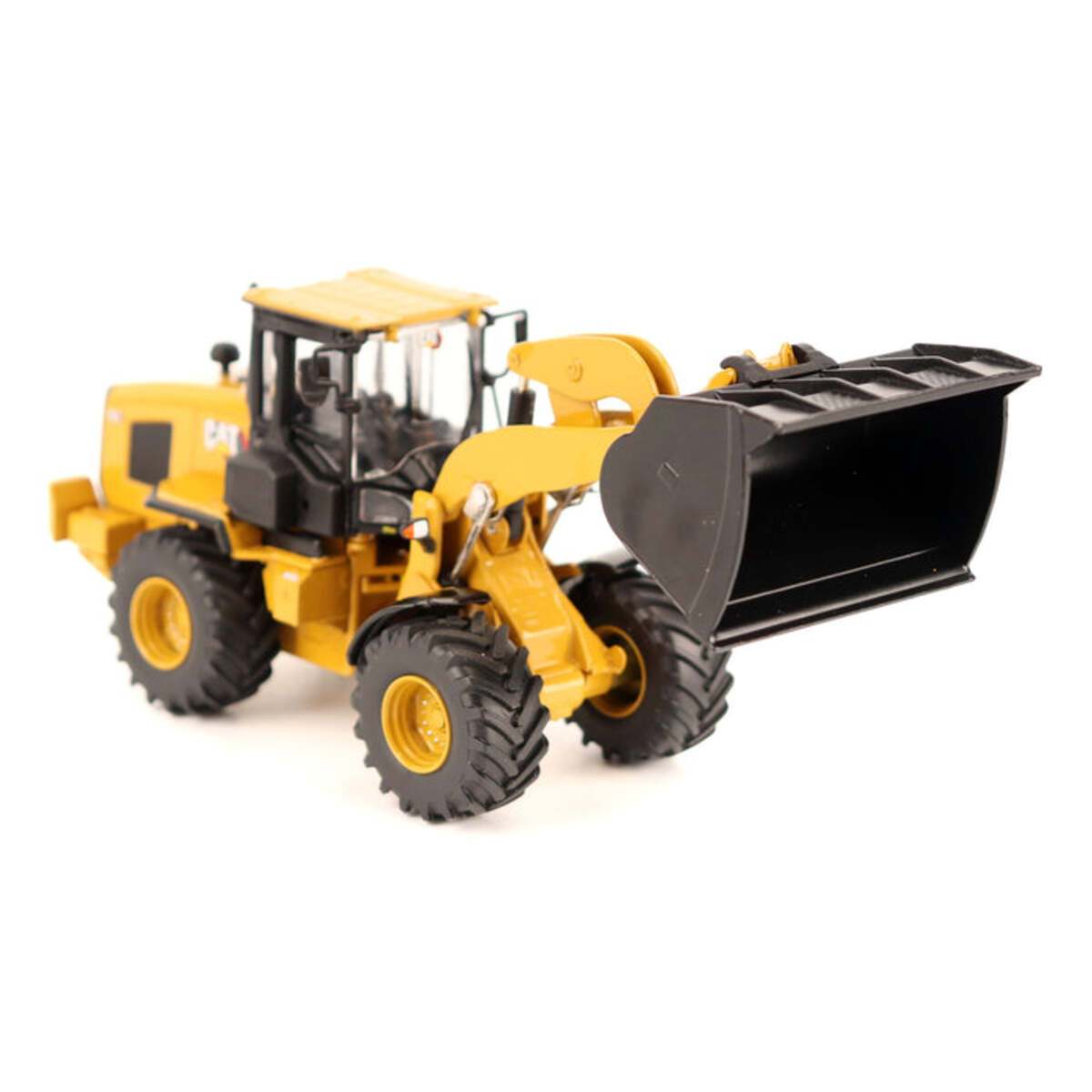 DieCast Masters 85782 1:50 Caterpillar 938 Wheel Loader with Operator