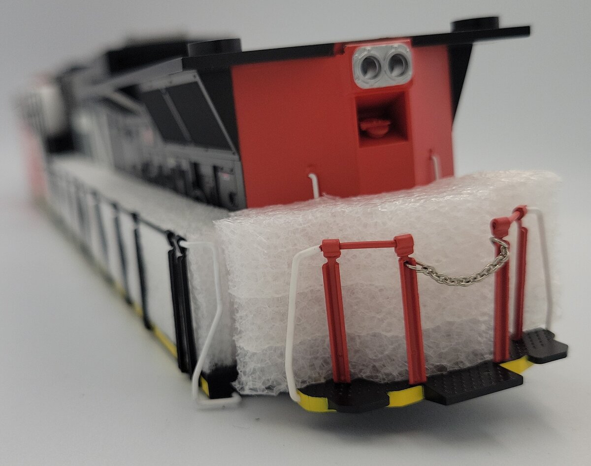 Lionel 81177-2 CN Legacy Scale ES44AC Diesel Locomotive Body Shell #2818