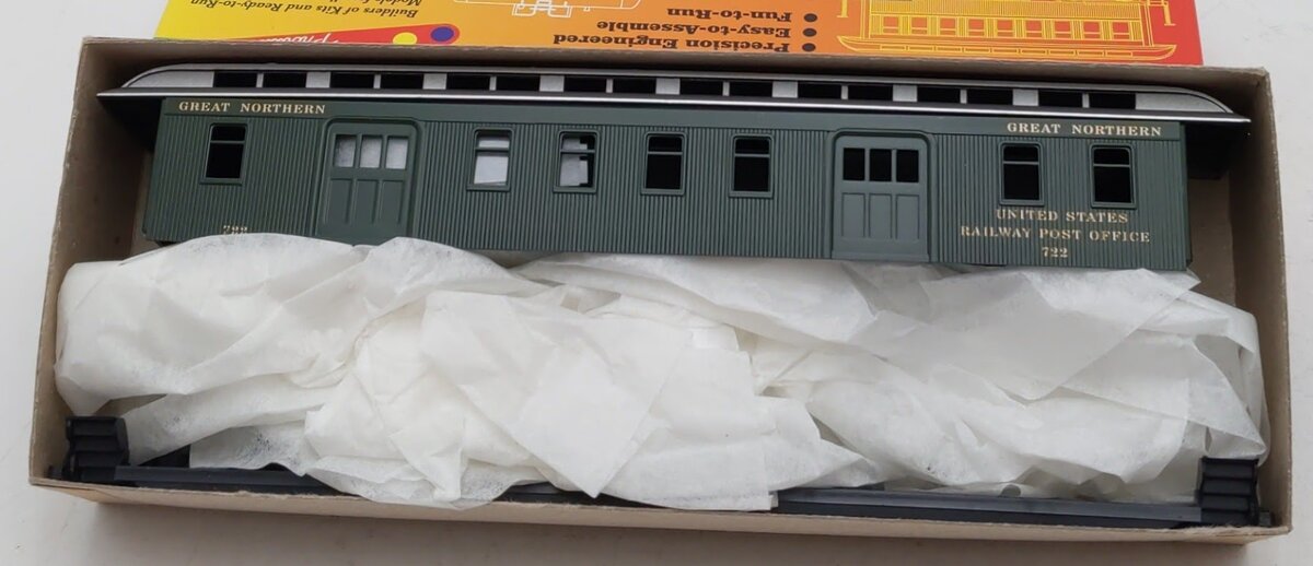Roundhouse 77217 HO Scale Great Northern 50' Overland Mail Car # 722 Kit