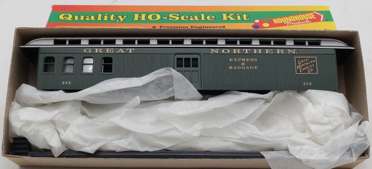 Roundhouse 77218 HO Scale Great Northern 50' Overland Baggage Car # 312 Kit