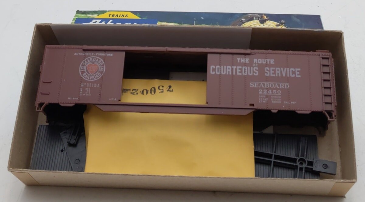 Athearn 5041 HO Scale 50' Seaboard Auto Box Car # 22450 Kit