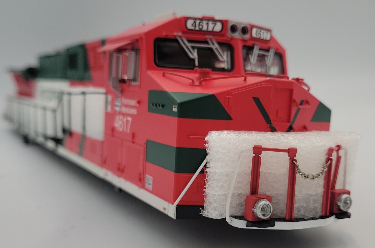 Lionel 81171-2 Ferromex Scale ES44AC Diesel Locomotive Body Shell #4617
