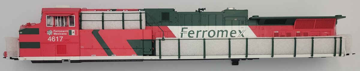 Lionel 81171-2 Ferromex Scale ES44AC Diesel Locomotive Body Shell #4617