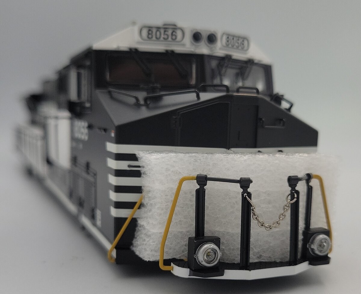 Lionel 82209-2 Norfolk Southern Scale ES44AC Shell #8056