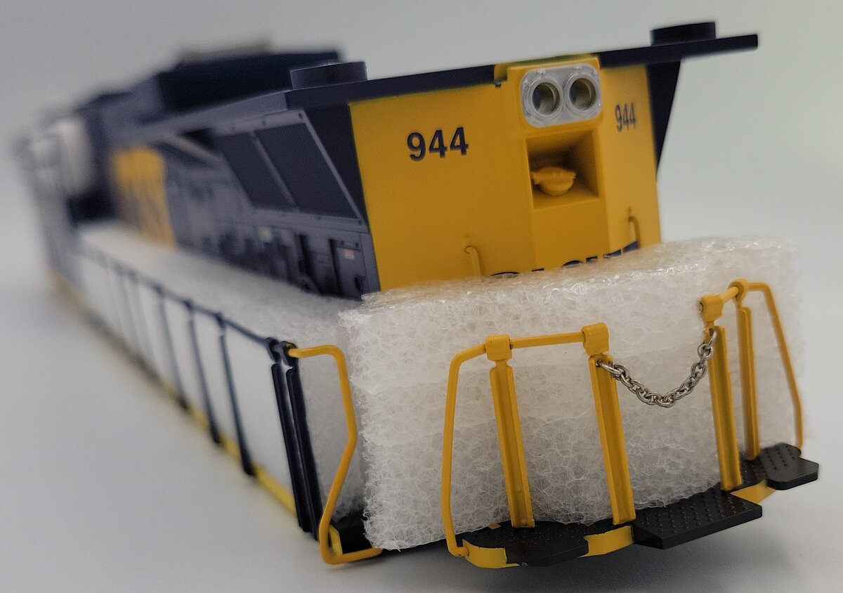 Lionel 81161-2 CSX Scale ES44AC Diesel Locomotive Body Shell #944
